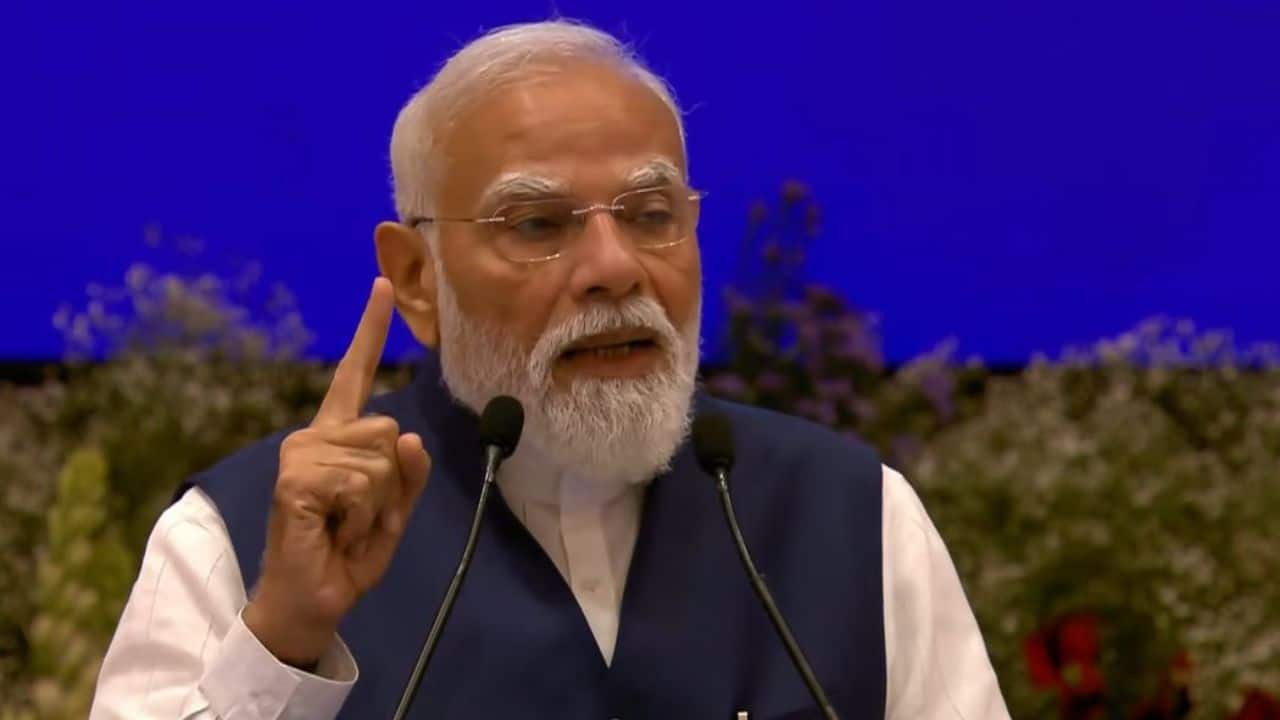 PM Modi hails India`s economic growth amid global 