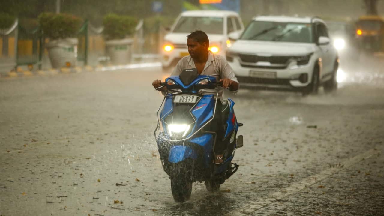 Delhi-NCR goes `cool-cool`: How a Pakistan cyclonic loop sent mercury plummeting below 40°C | VIDEO