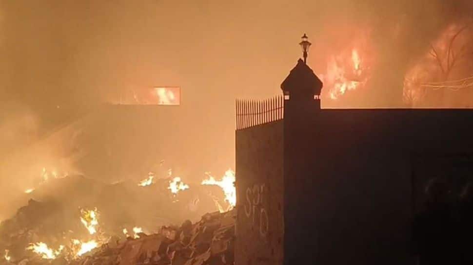 delhi-tughlakabad-building-fire-three-dead-six-res