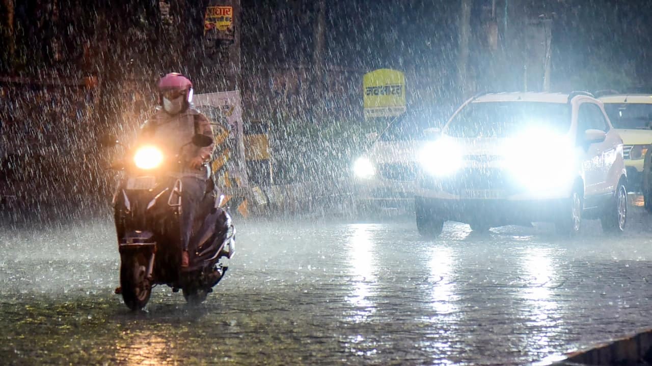 From hailstorms in Delhi to flood alerts in Kerala: India witnesses extreme weather switch
