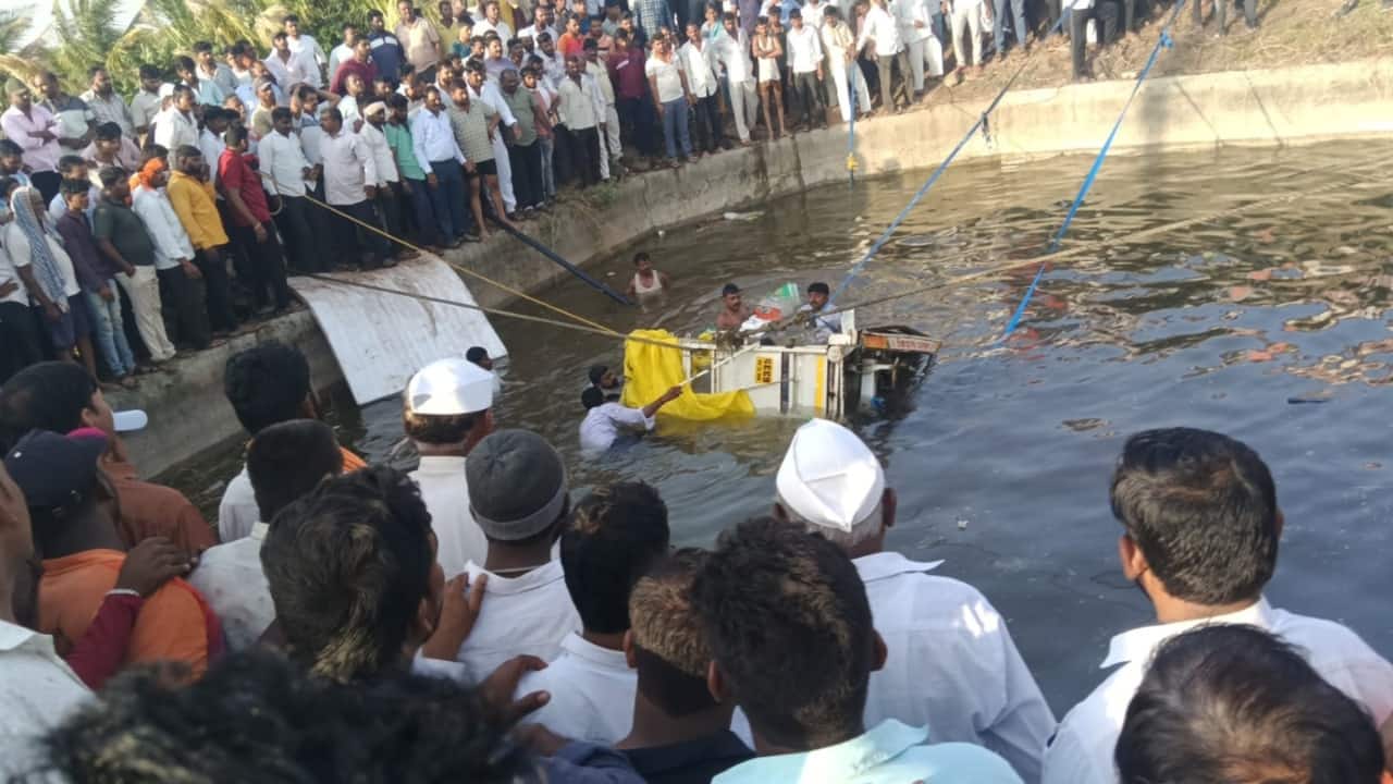 8 killed as van falls into roadside well in Maharashtra`s Solapur