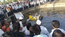 8 killed as van falls into roadside well in Maharashtra's Solapur 