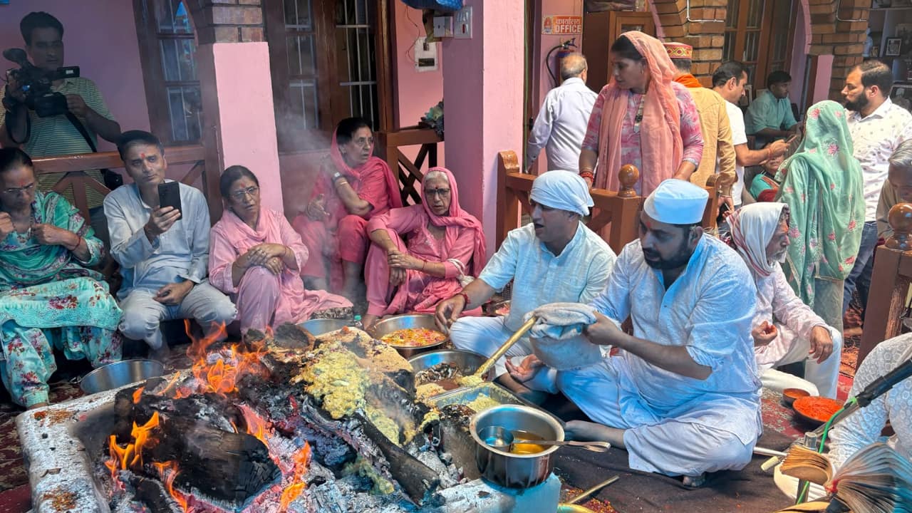 Thousands of Kashmiri pandits converge on Habba Kadal after 36 years for Bhagwan Gopinath’s nirvan diwas