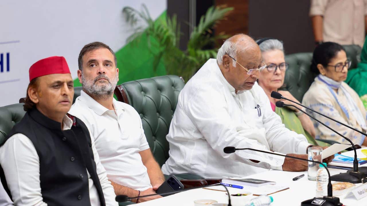 Is Samajwadi Party heading for a split? Rajbhar`s statement sparks debate