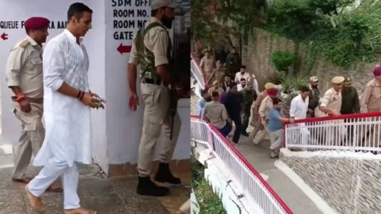 Akshay Kumar visits Vaishno Devi Shrine, offers prayers at holy cave in Jammu and Kashmir