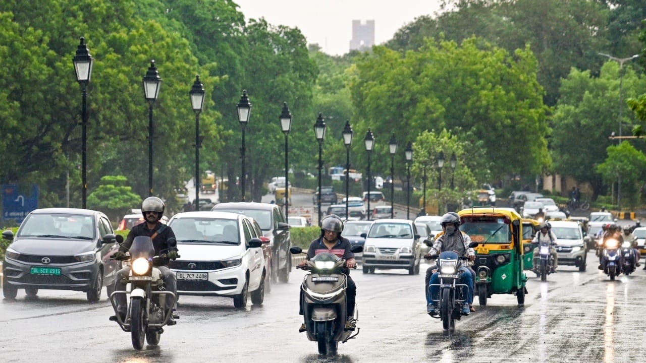 India weather update: IMD alerts for heavy rain in south India as dust storms, heatwave grip north