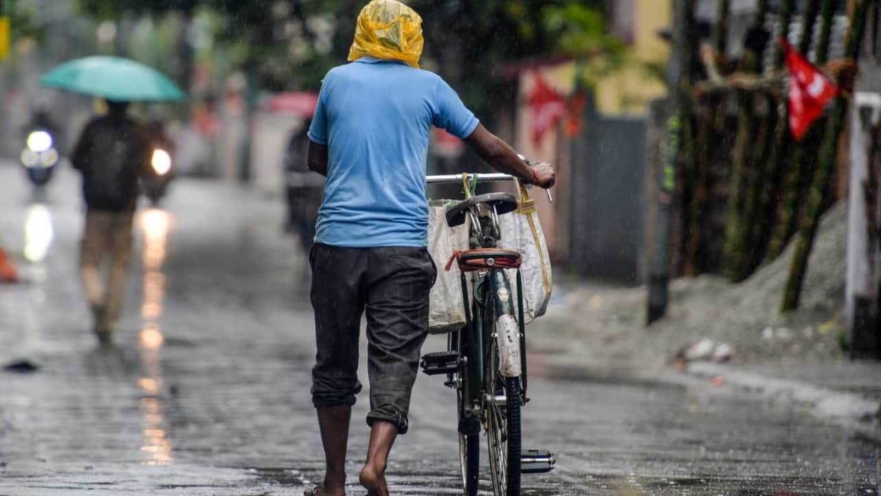 West Bengal rain: Heavy showers trigger waterlogging in Kolkata and Howrah; IMD issues orange alert
