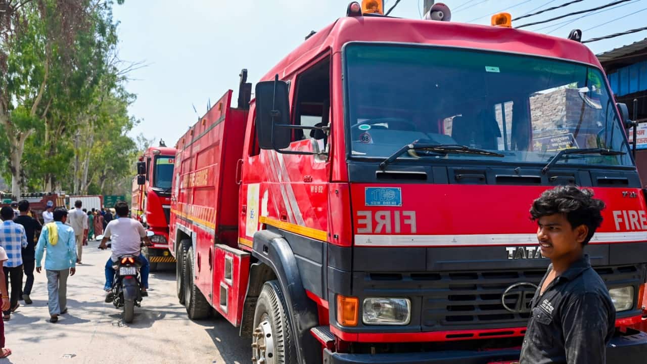 Delhi fire: Massive blaze breeds panic in Shahdara`s Bihari Colony; 6 fire tenders rushed to gali 7