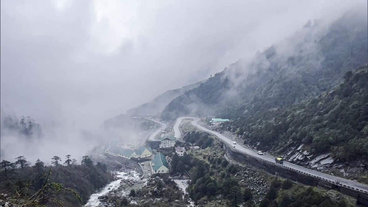 Kailash Mansarovar Yatra commences as first batch of pilgrims cross into China via Nathu La Pass