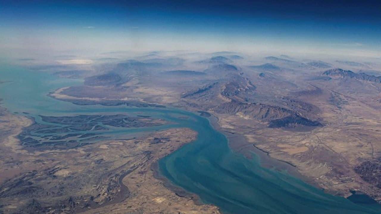 Iran claims closing Hormuz again over deadly Israeli attacks on Lebanon; decision comes days after signing deal