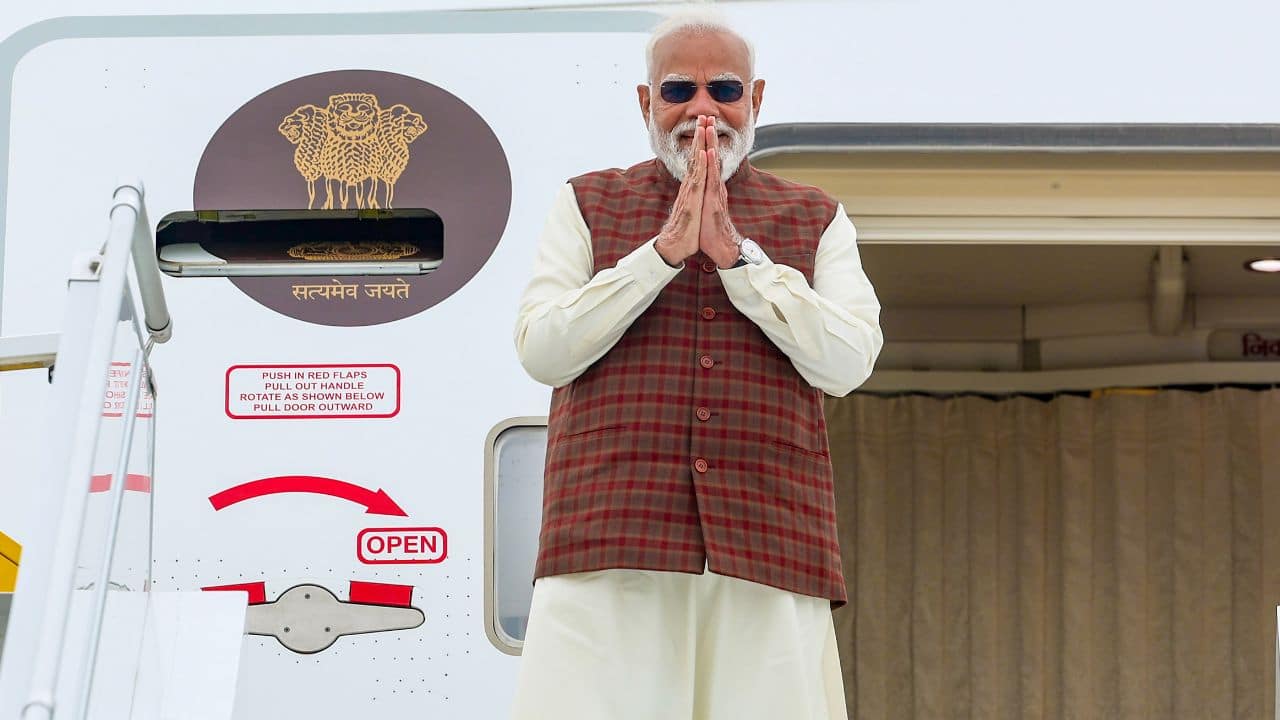 PM Modi waits for 45 minutes at Delhi airport - What is the NEET exam link?