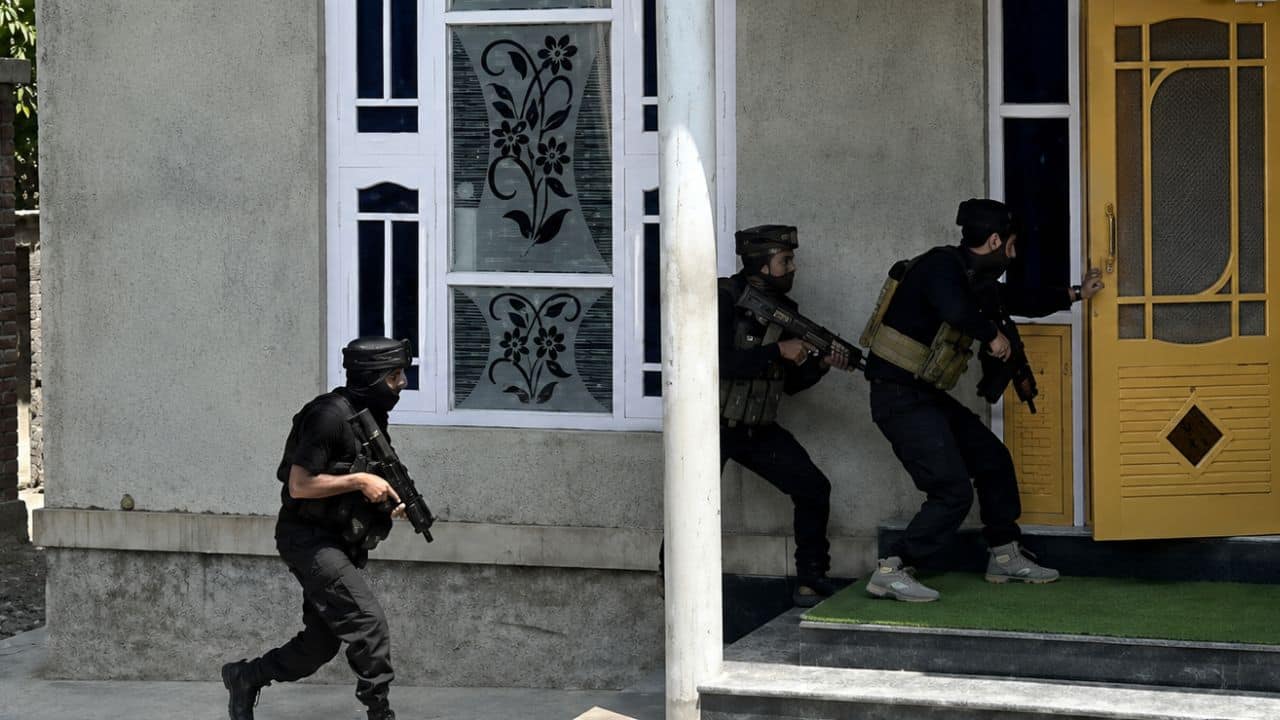 J-K: Kulgam police launch massive search operations ahead of Amarnath Yatra, several OGWs detained