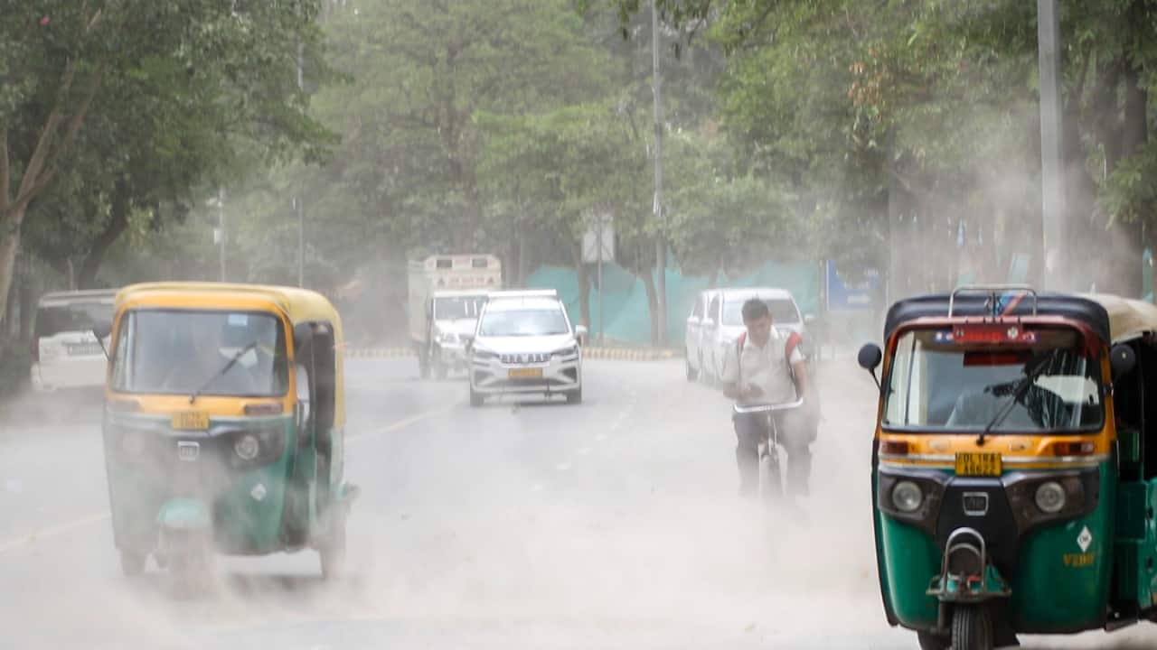IMD issues urgent red alert for Delhi-NCR as powerful dust storm and 100 Kmph winds lash region