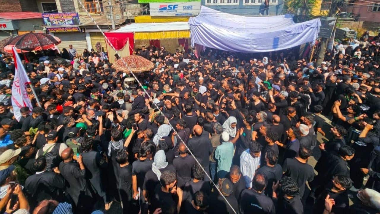 Thousands participate in peaceful 10th Muharram procession across Srinagar under tight security