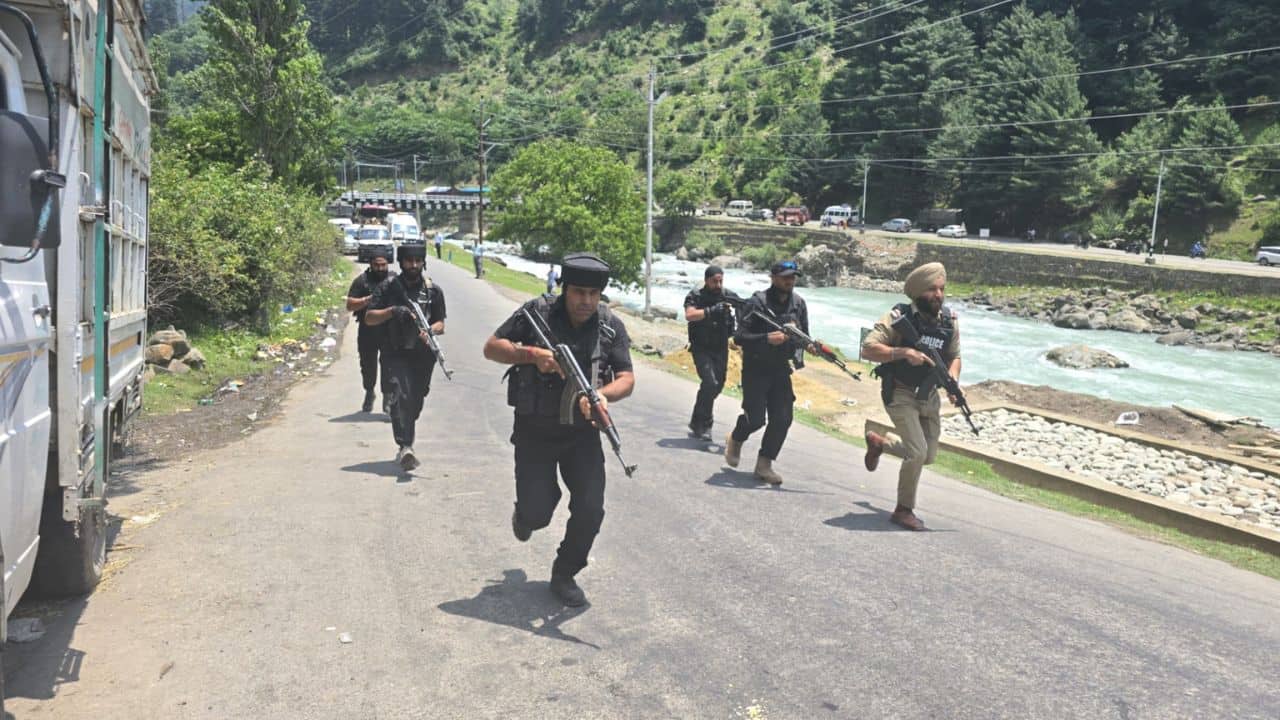 J&K Police Mountain Rescue Teams conduct mock drills along Amarnath Yatra routes