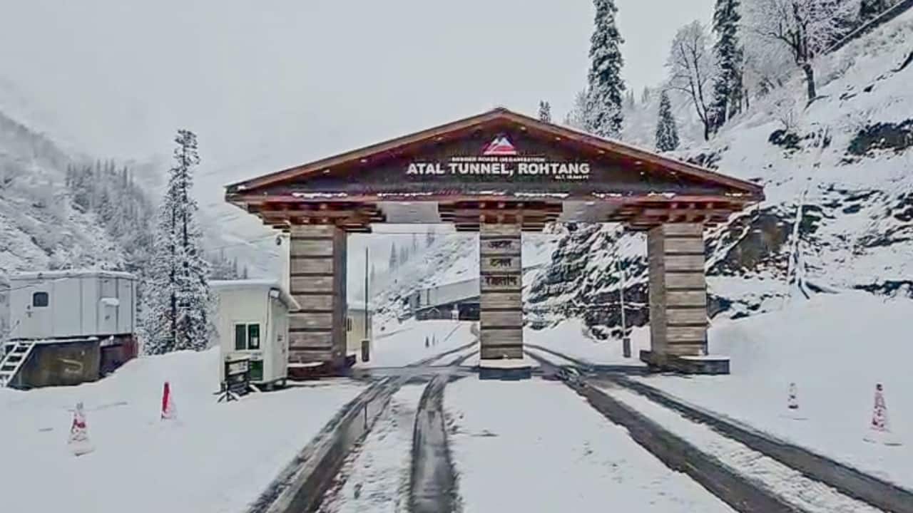 Himachal weather update: Atal Tunnel closed due to heavy snowfall; Shimla MeT issues 24-hour orange alert