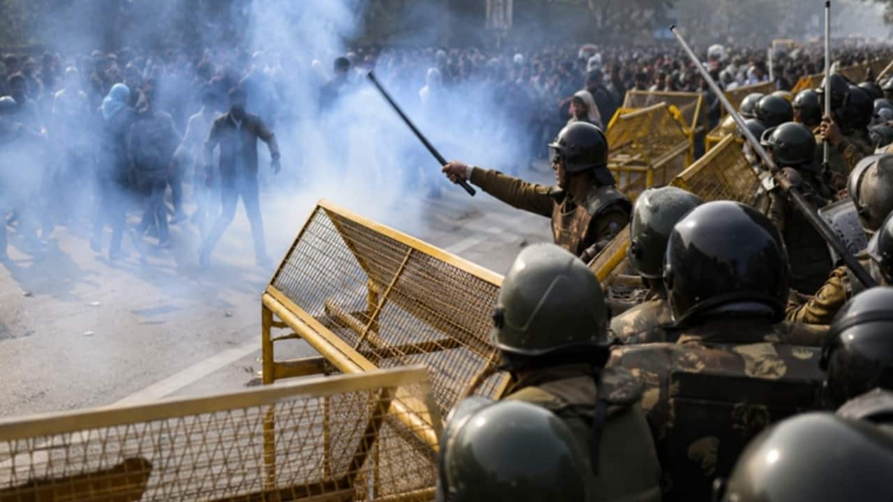 Jaipur reservation protest turns violent: Police use tear gas, lathi-charge after DNT Mahapanchayat