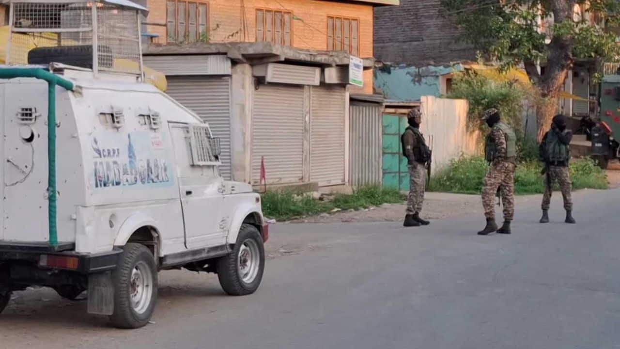 Intense cordon and search operation continues for second day in Shopian`s Chanapora