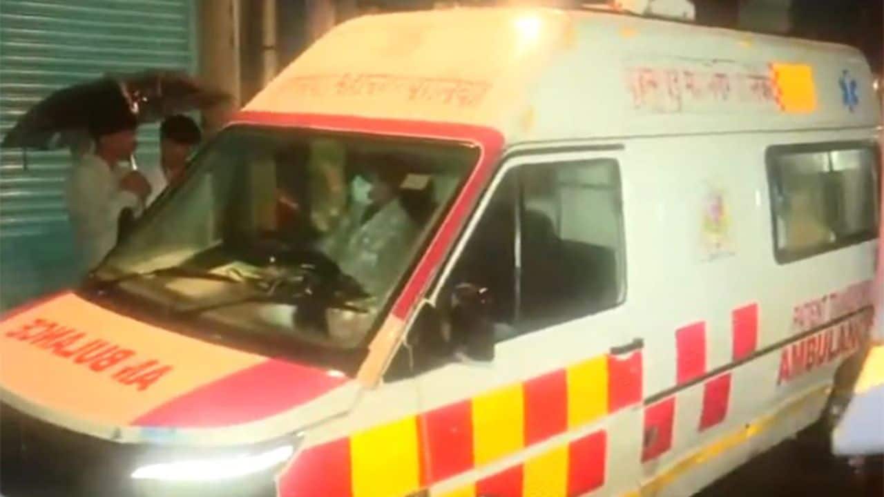 Mumbai: Six dead as Shanties collapse in Mankhurd amid heavy rains