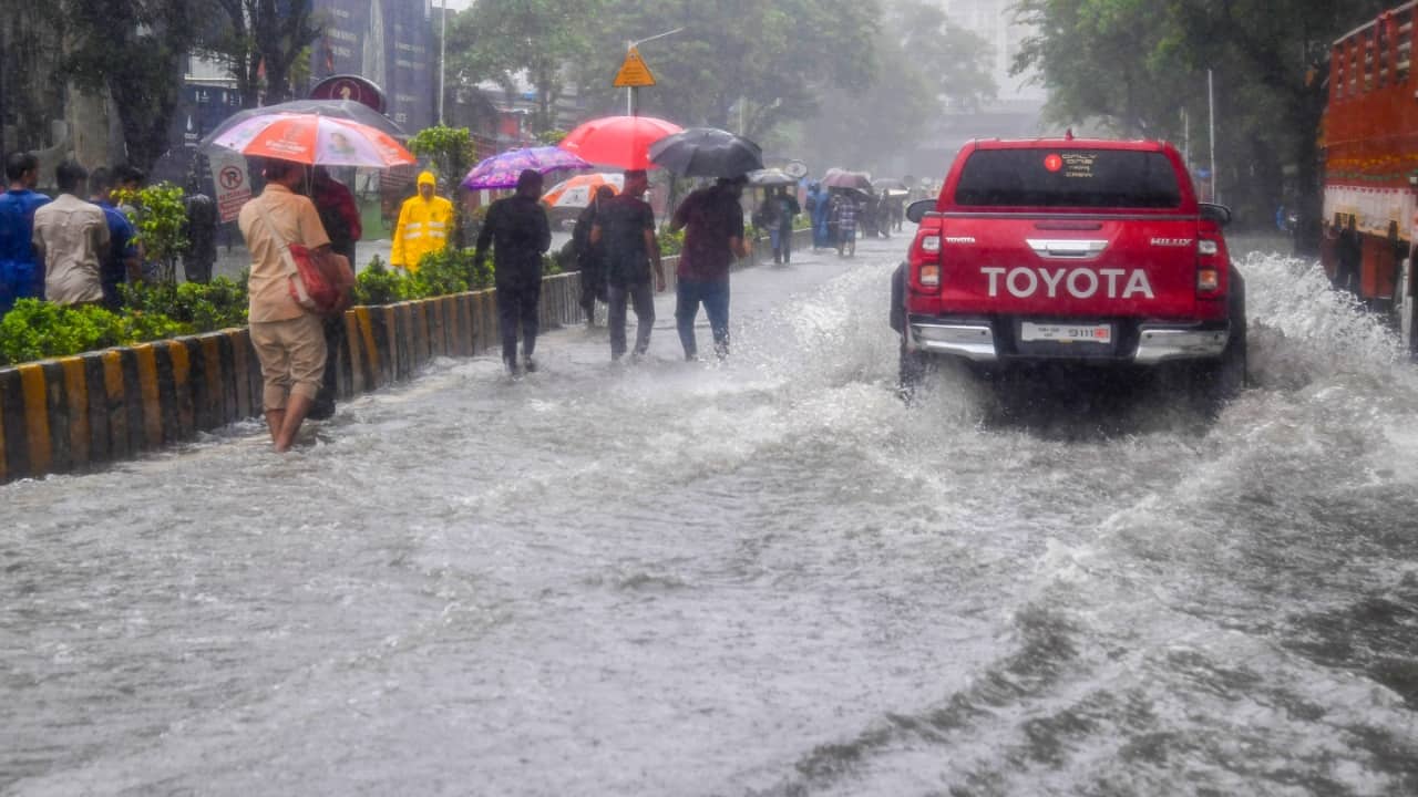 Heavy rain triggers early office shutdown in Mumbai; private firms told to allow work from home