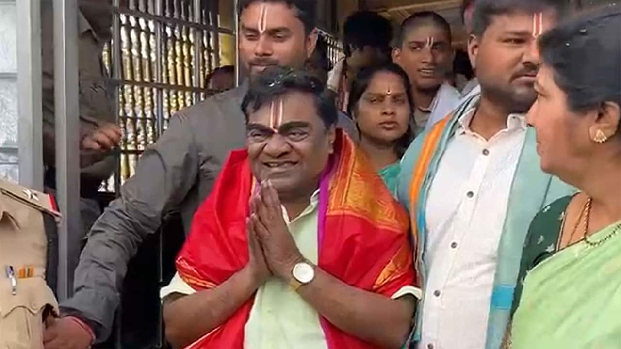 Babu Mohan visits Sri Venkateswara Swamy temple in Tirupati, seeks blessings