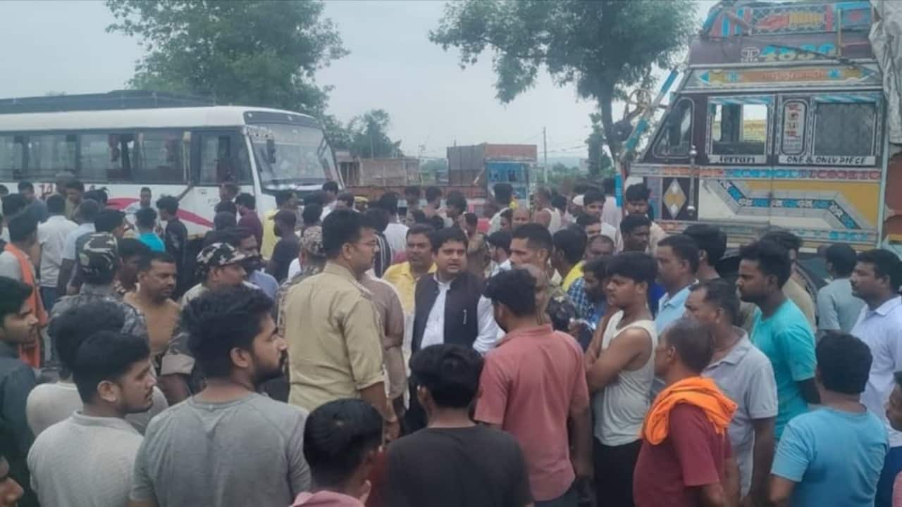 Jharkhand: Violent clash in Palamu`s Chiyanki over NH-39 encroachment drive; several injured