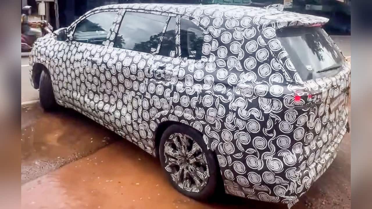 Toyota Innova Hycross facelift spotted testing; Heres what could change
