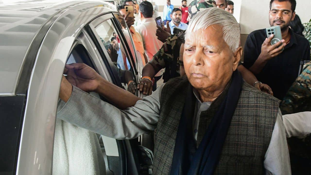 Lalu Yadav gets relief as Supreme Court refuses to cancel bail in fodder scam case