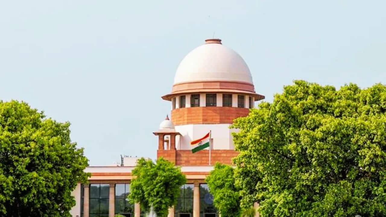 CBSE की त्रिभाषा नीति पर सुप्रीम कोर्ट की तीखी टिप्पणी: 'कक्षा 9 में भाषा शुरू नहीं, खत्म होनी चाहिए'