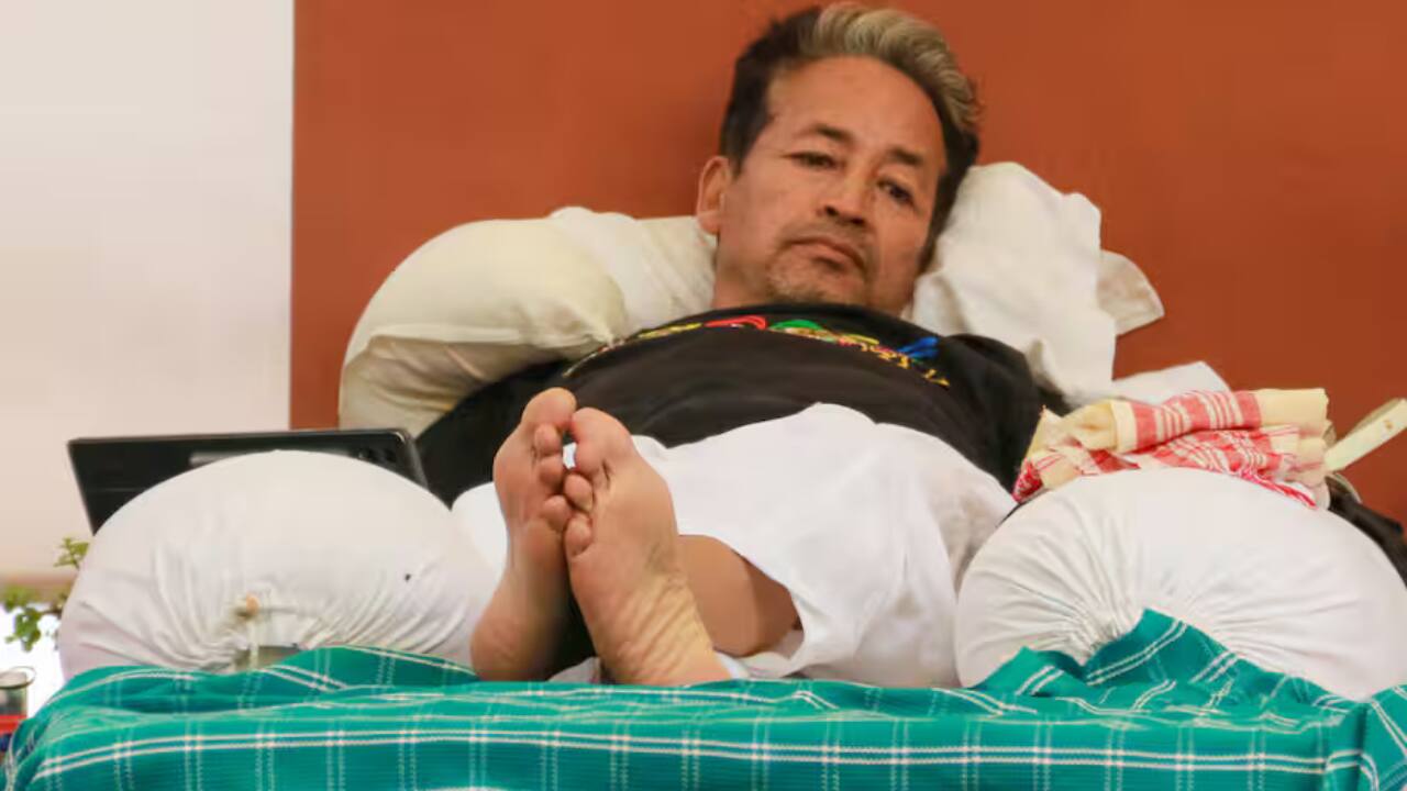 Sonam Wangchuk Removed From Protest Site Vishal Dadlani And Prakash Sonam Wangchuk Removed From Protest Site Vishal Dadlani And Prakash