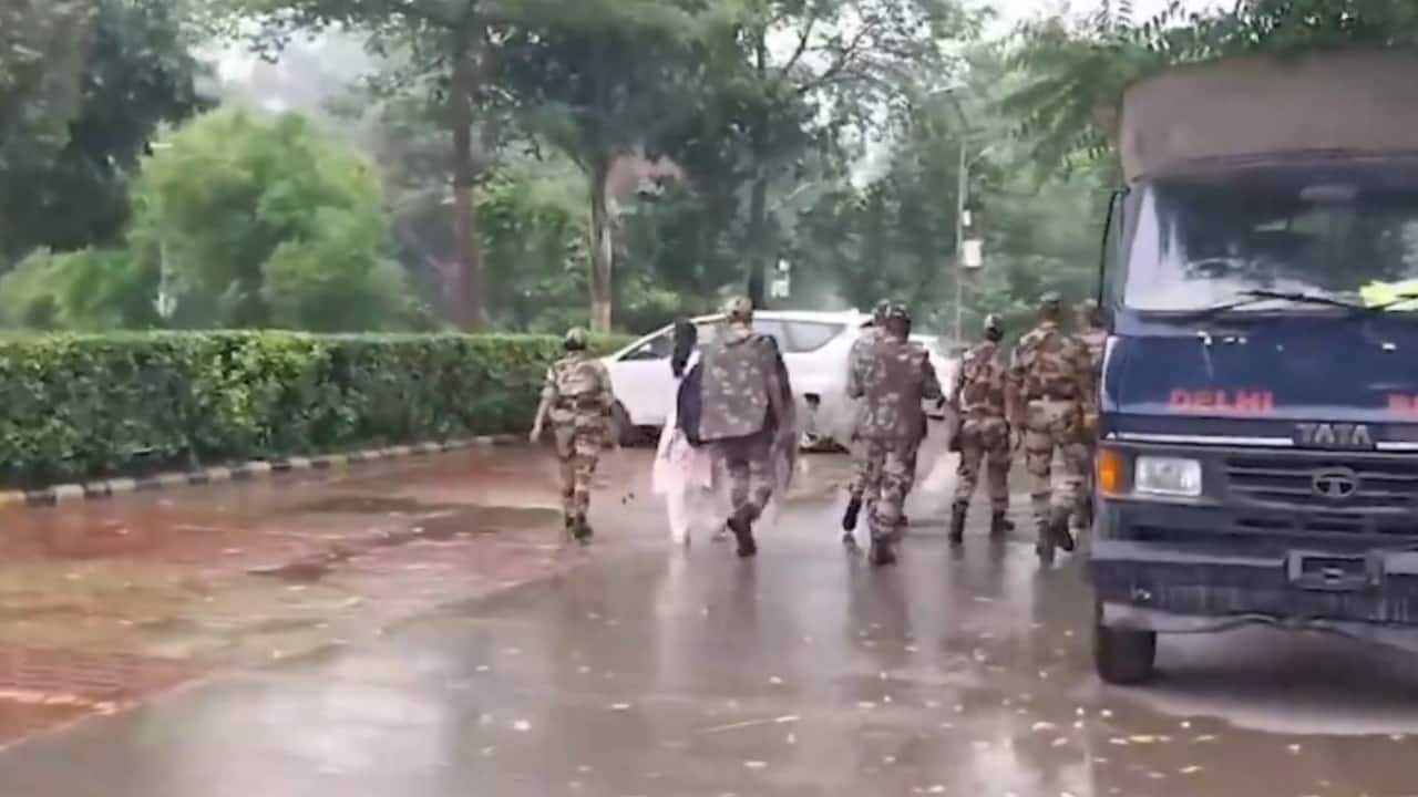 Stone-pelting breaks out at Connaught Place as Delhi Police urge calm amid CJP protest
