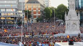 Spain's World Cup-winning team welcomed by 1.8 million fans in Madrid parade | Watch
