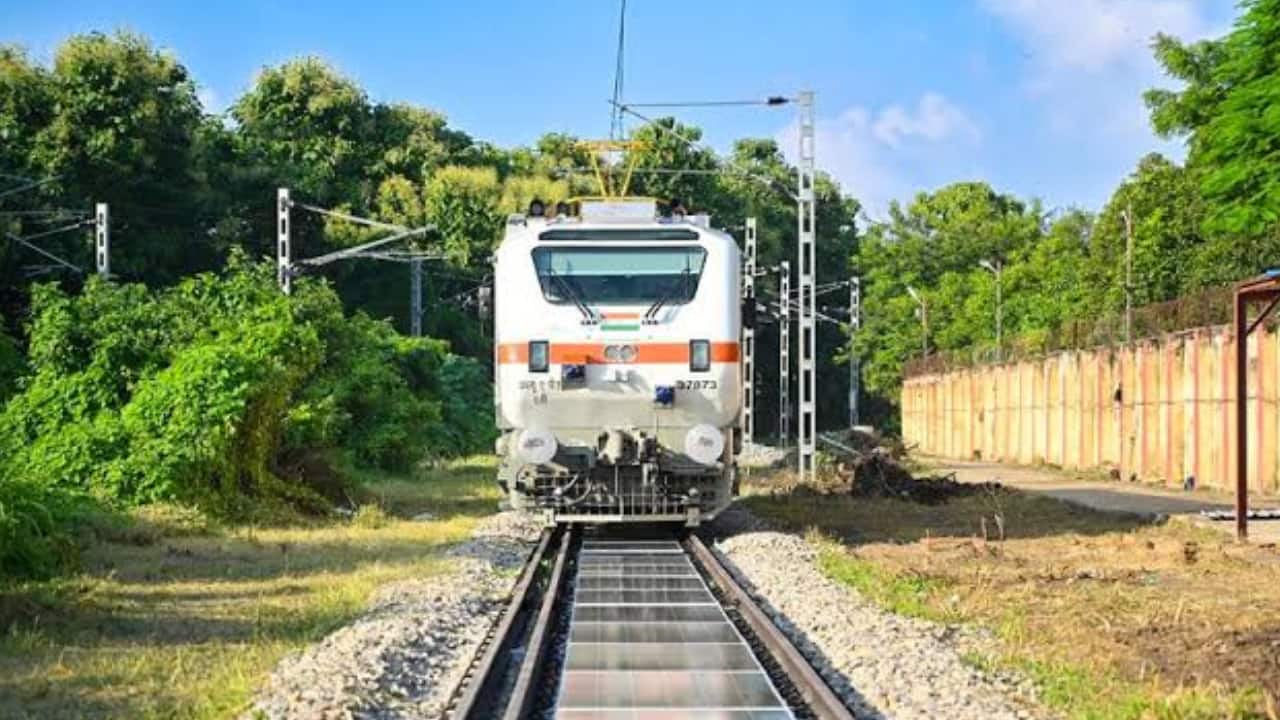 Over 50 trains affected after goods train derails on Delhi-Ghaziabad section