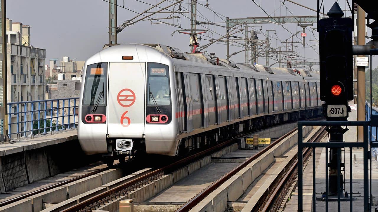 delhi-metro-closes-16-stations-due-to-cjp-neet-paper-leak-protest