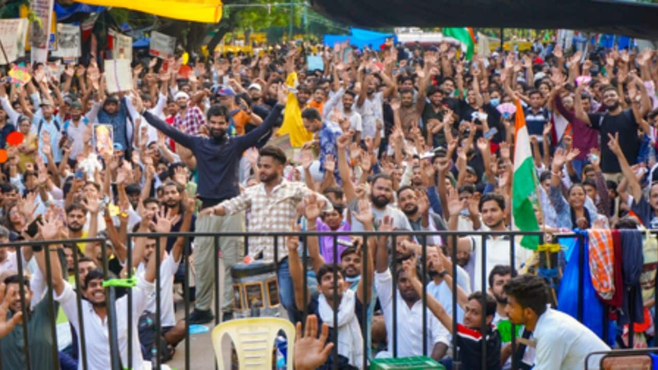 `We don`t stand on prestige`: Centre ready for talks with students anytime