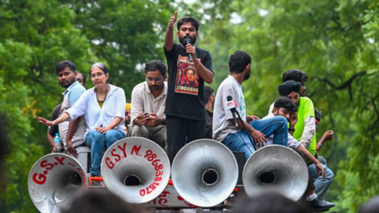 Delhi University advises students to stay away from Jantar Mantar protest