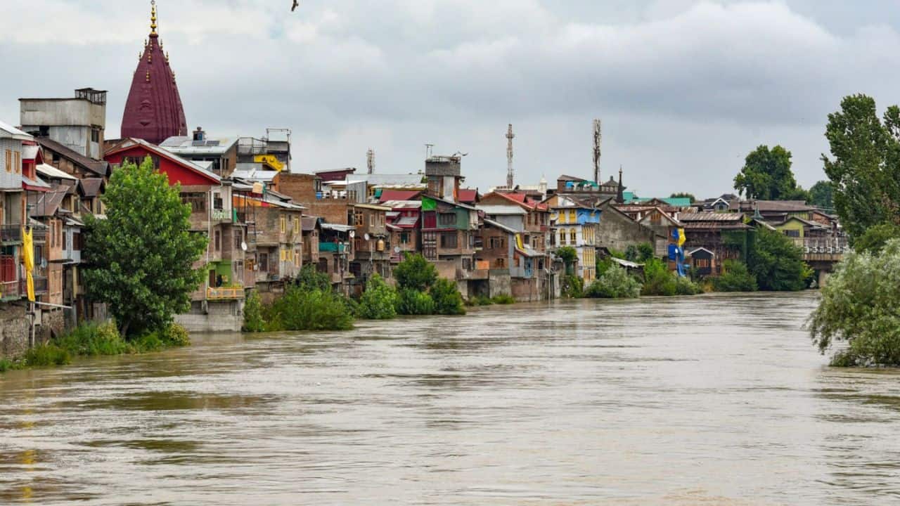 Kashmir Flood Risk Rises; Amarnath Yatra Halted for Fifth Day