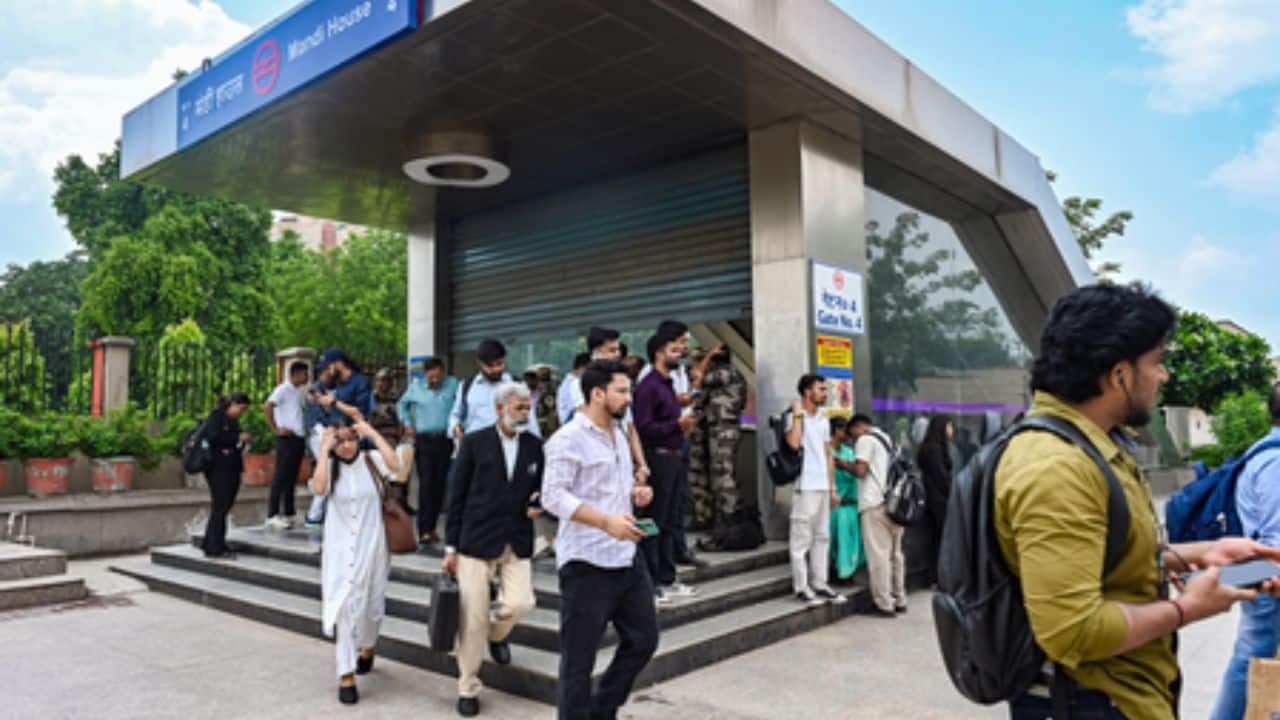 Entry gates of all Delhi Metro stations opened as CJP withdraws agitation