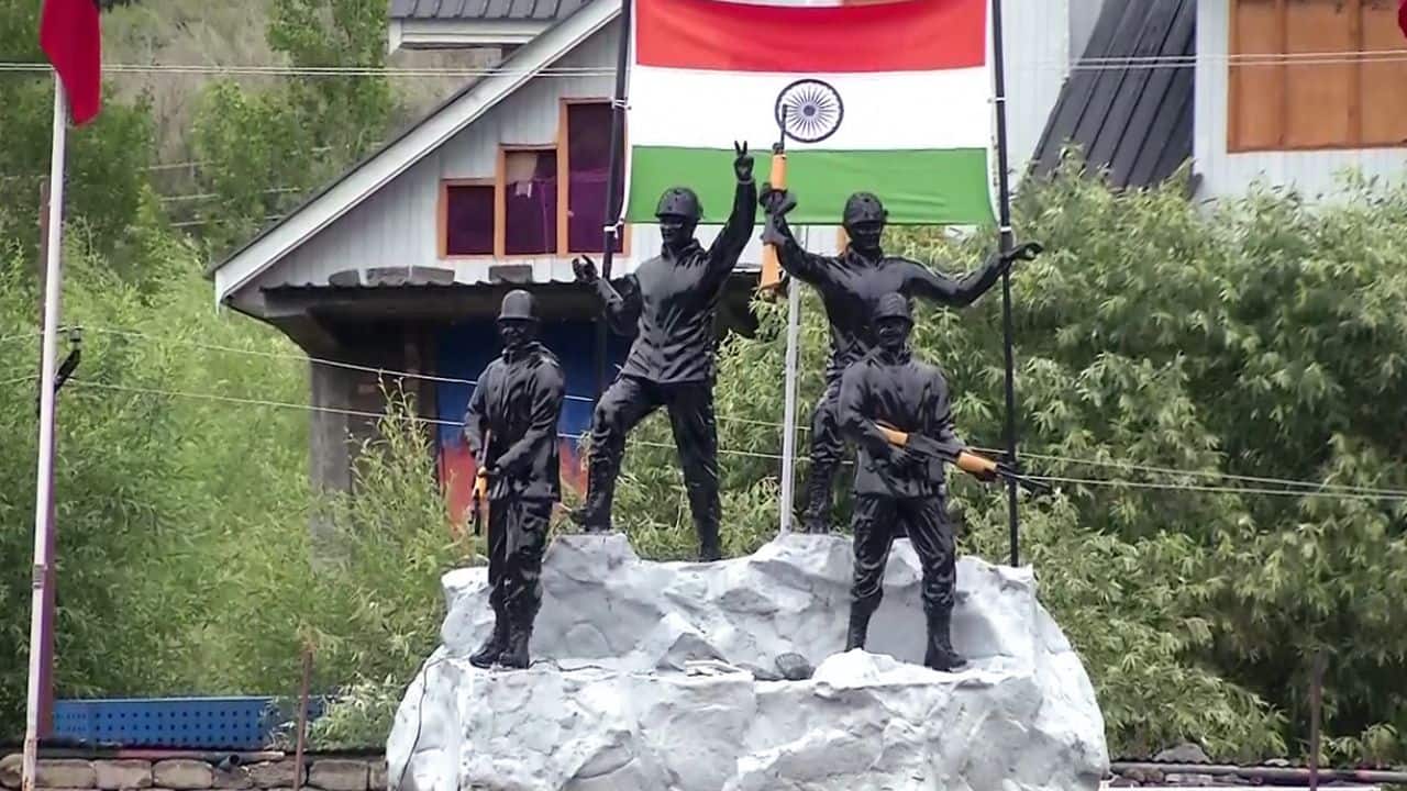 Kargil Vijay Diwas: PM Modi, President Murmu pay tribute to armed forces
