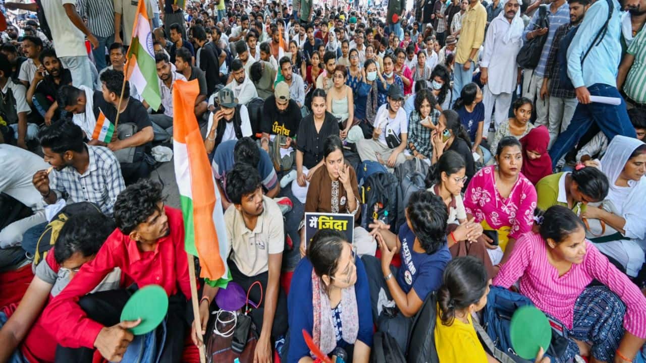 Fired for a protest? UP Professor alleges dismissal by Bareilly College after attending Jantar Mantar protest