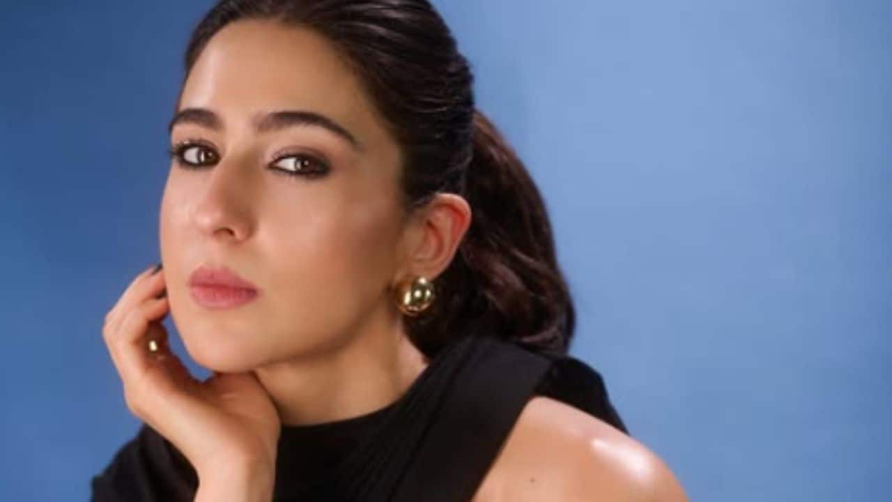 Sara Ali Khan offers prayers at Gurdwara Bangla Sahib during Delhi visit