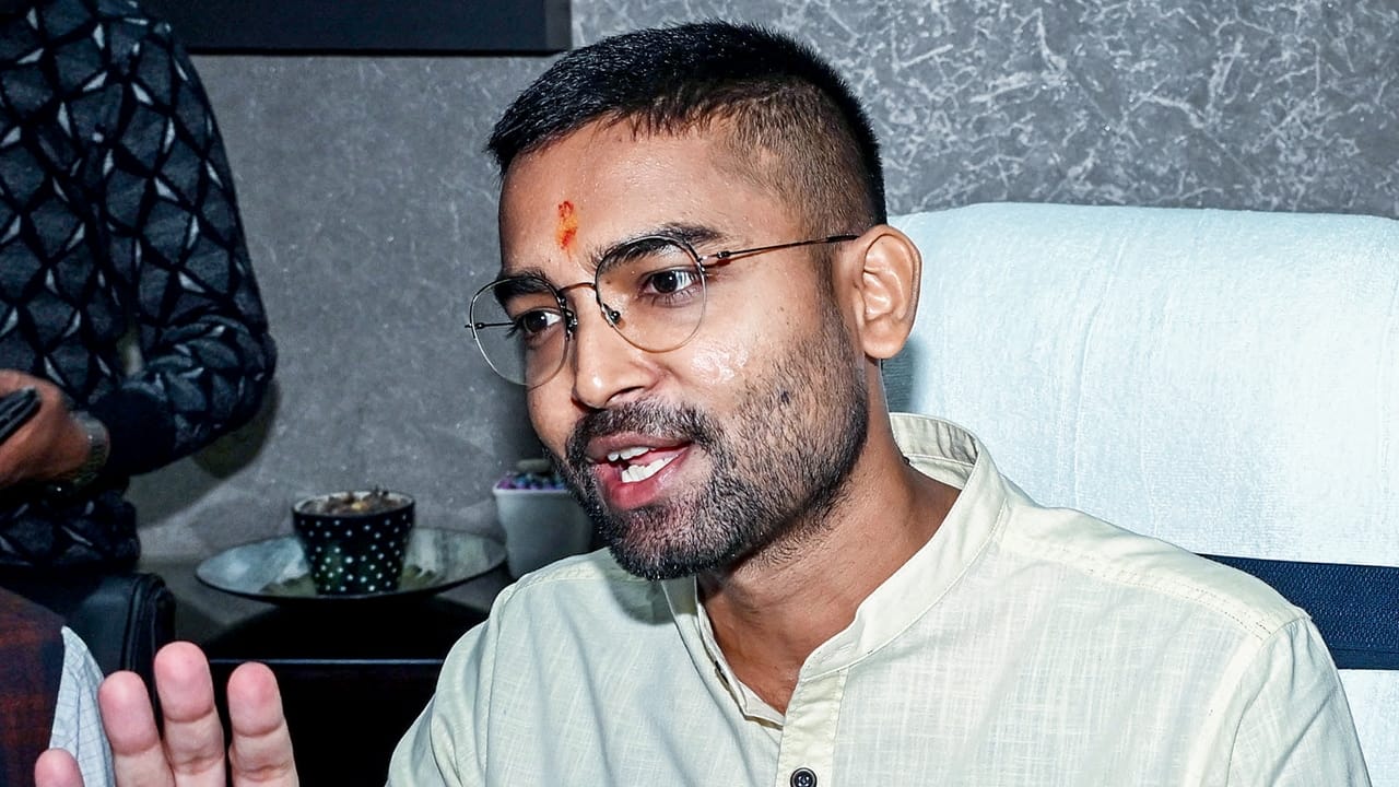SC examines Bihar Minister`s continuation in office beyond six months without election: What`s the rule?