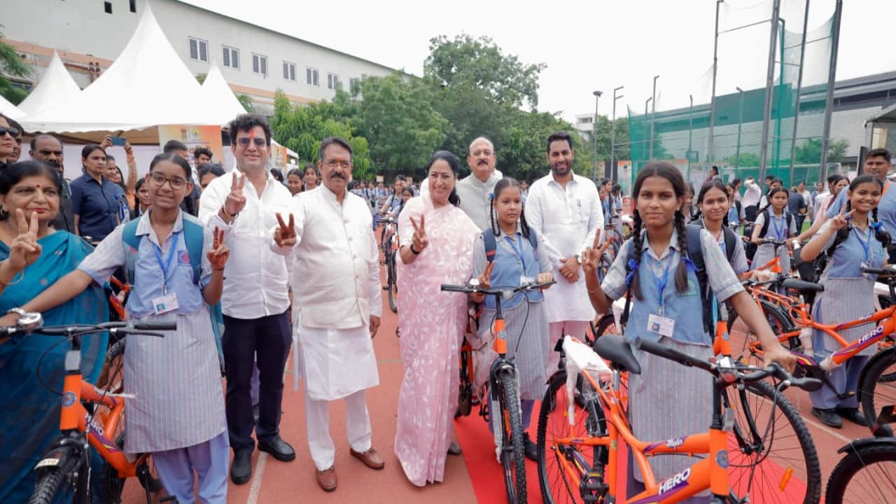 Delhi CM Rekha Gupta distributes 3,000 bicycles to schoolgirls under `Vidya Vahini Yojana`