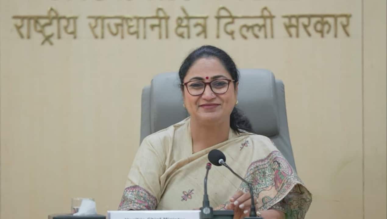 Delhi CM Rekha Gupta inspects Lal Bahadur Shastri Hospital, reviews patient care
