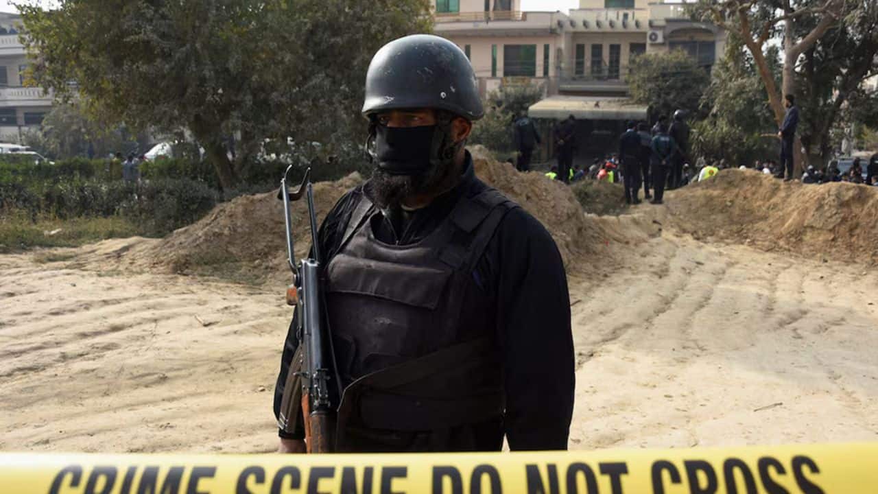 Pakistan: Suicide bomber hits Swat police station near anti-terror rally, 14 killed