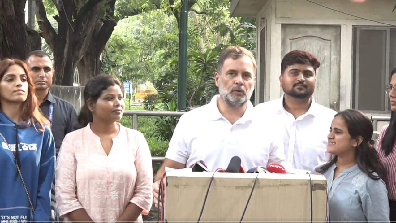 `Don`t need to apologise to anyone`: Rahul Gandhi backs student protesters