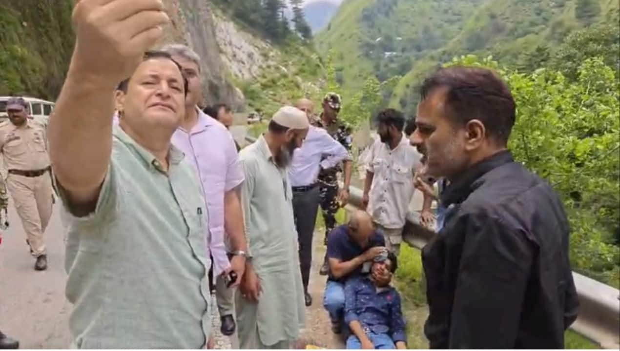 NC leaders halt convoy on Ramban highway to rush accident victims to hospital