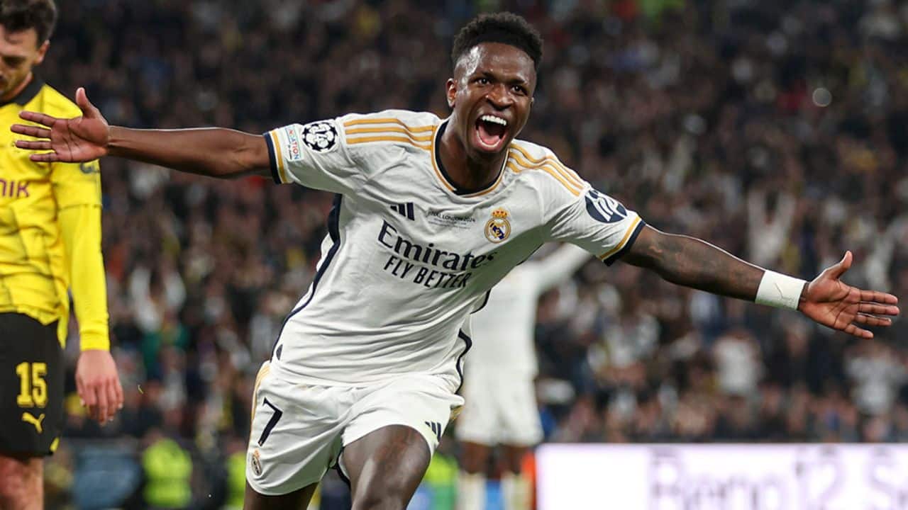 Vinicius Jr signs new Real Madrid contract until 2032