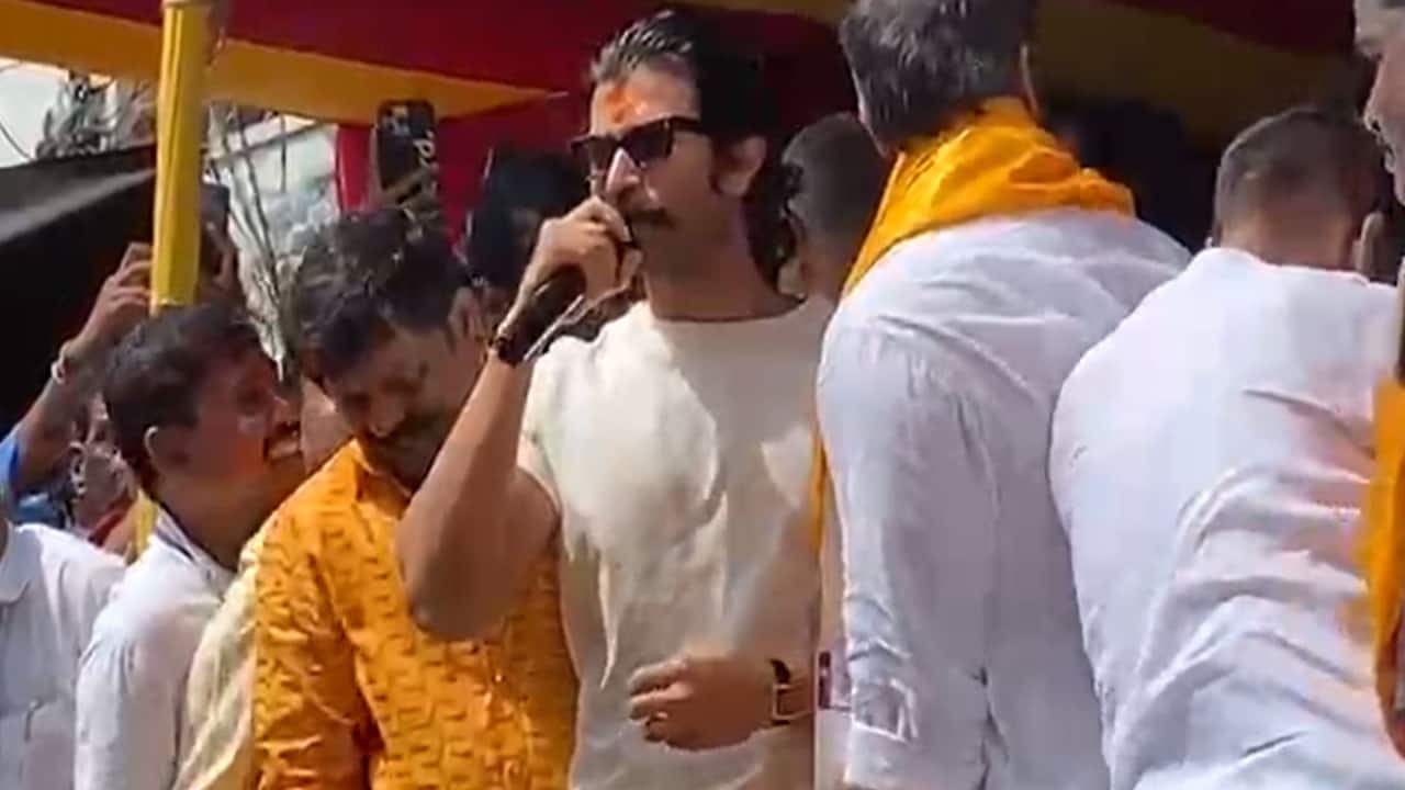 Vijay Deverakonda joins Bonalu festivities in Hyderabad, offers prayers at Mahankali Temple