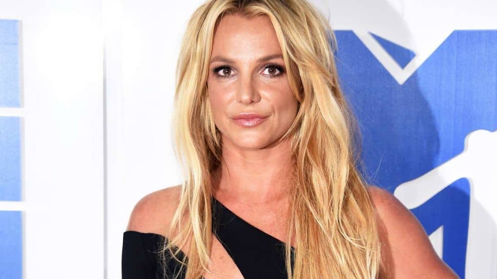 Britney Spears reveals botox mishap left her eye drooping for four weeks, warns fans: ‘Be careful’